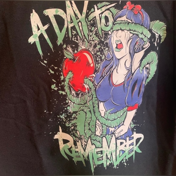 ‼️SOLD‼️ A day to remember band Tshirt - Picture 2 of 4